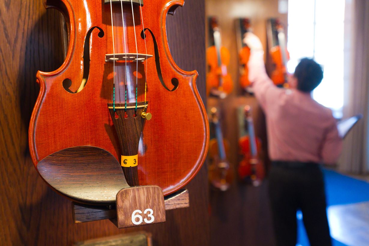 12th International H. Wieniawski Violin Making Competition (2011).