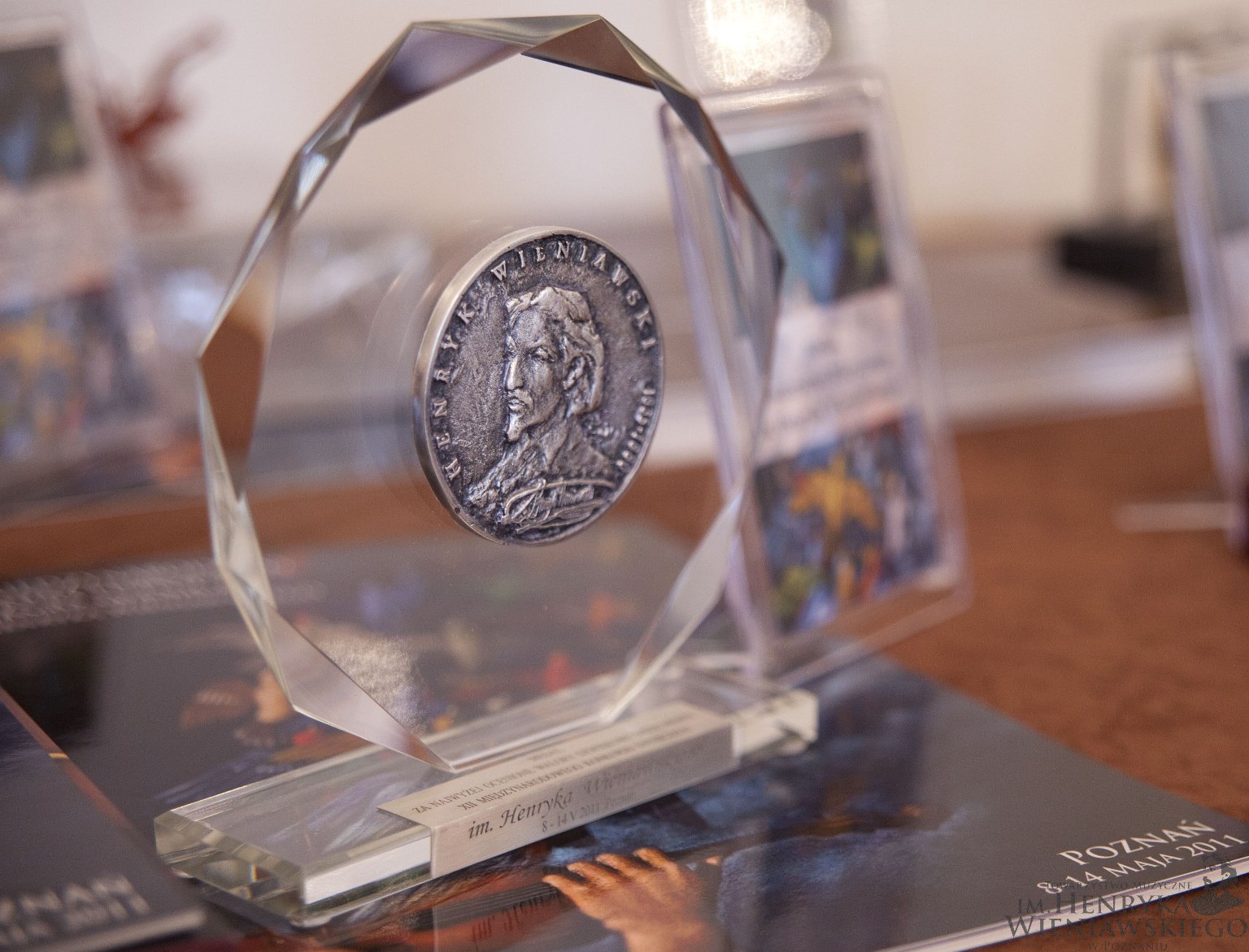 Wen Lin Du was awarded Medal of Henryk Wieniawski Musical Society for the highest acoustic qualities of the instrument ‘Laura’.