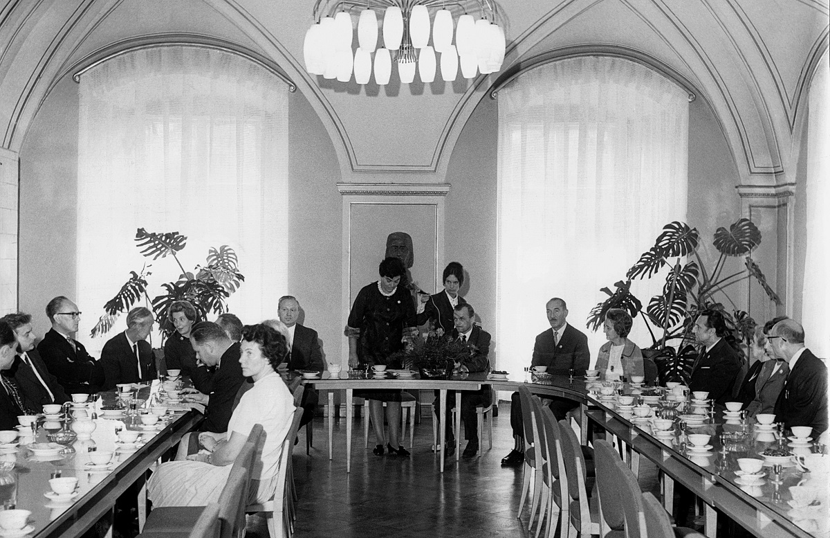 Otwarcie Konkursu w Sali Białej przy pl. Kolegiackim. Jurorów, obserwatorów i gości powitała Władysława Klawiter, wiceprzewodnicząca ówczesnego Prezydium Rady Narodowej miasta Poznania, przewodnicząca Sekretariatu Międzynarodowych Konkursów im. H. Wieniawskiego.