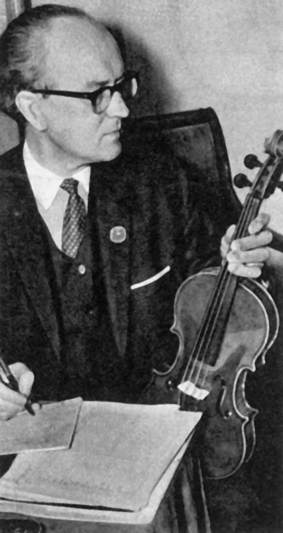 Instrumenty oceniało jury, któremu przewodniczył Włodzimierz Kamiński (na zdjęciu), prezes Stowarzyszenia Polskich Artystów Lutników i kustosz Muzeum Instrumentów Muzycznych.