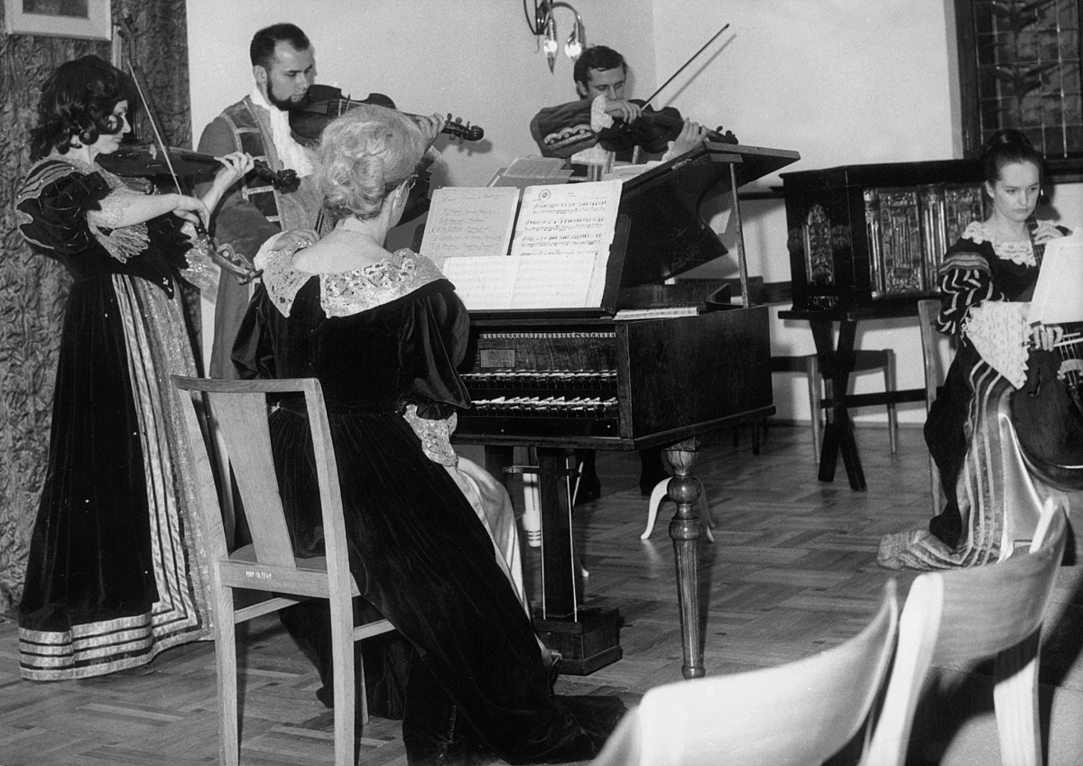 Jurorzy i goście Konkursu wysłuchali, specjalnie dla nich urządzonego koncertu Zespołu Muzyki Dawnej „Collegium Musicorum Posnaniensium” pod kierownictwem artystycznym Włodzimierza Kamińskiego.