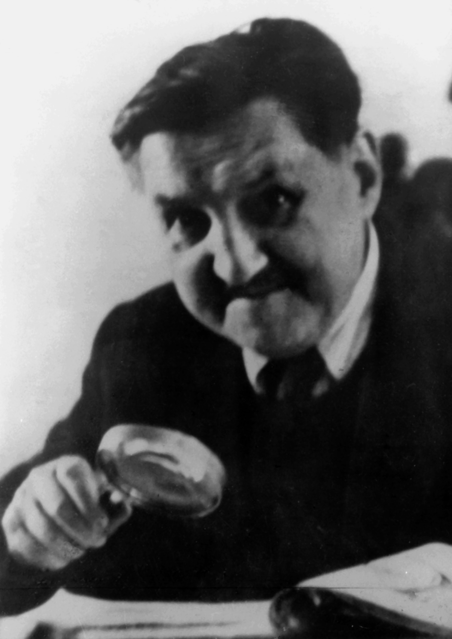 Zdzisław Szulc, przedwojenny kupiec zbożowy i podróżnik, zarazem kolekcjoner instrumentów muzycznych, swoim bogatym zbiorem dał początek stworzeniu pierwszego w Polsce Muzeum Instrumentów Muzycznych. Został jego kustoszem i był jednym z najważniejszych inicjatorów Konkursu Lutniczego.