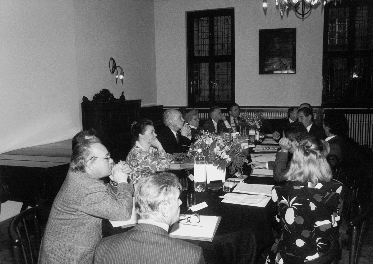 Jury. Chairman - Włodzimierz Kamiński. Jury members: violinists - Jadwiga Kaliszewska, Grigorij Fiejgin, Zenon Płoszaj and violin makers: Józef Bartoszek, Wolfgang Buennagel, Antonio Capela, Anatolij Koczergin, Gio Batta Morassi, Soroku Murata, Jan Pawlikowski, Eckart Richter and Michał Więckowski.