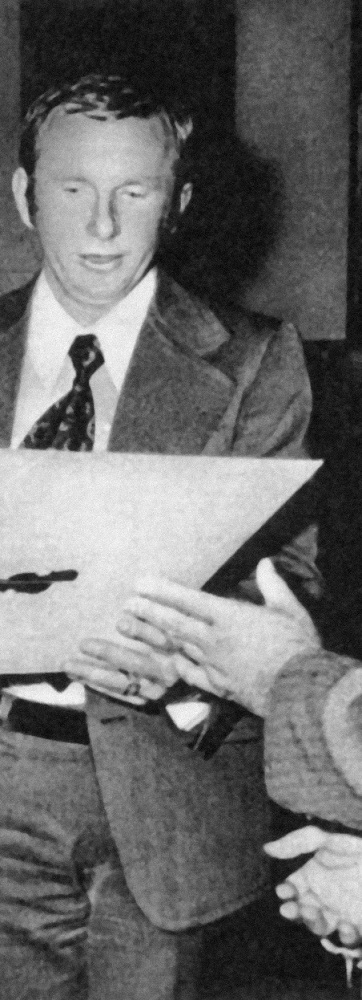 Józef Bartoszek został pierwszym polskim zwycięzcą Międzynarodowego Konkursu Lutniczego im. H. Wieniawskiego w Poznaniu; artysta otrzymał również jedną z dwóch równorzędnych IV nagród.