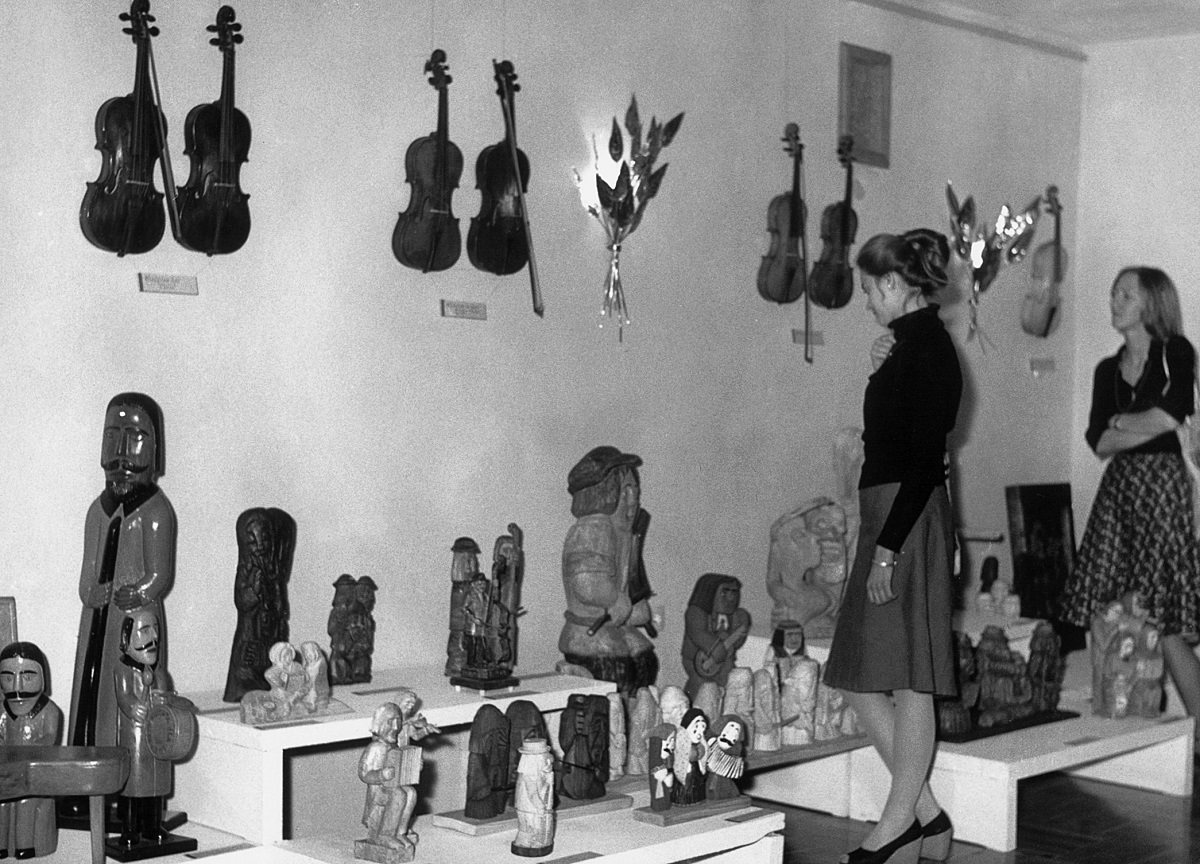 Z okazji Konkursu, Towarzystwo Muzyczne im. H. Wieniawskiego i Muzeum Narodowe w Poznaniu, zorganizowały ogólnopolski konkurs na ludowe instrumenty muzyczne i rzeźbę ludową o tematyce muzycznej. Na zdjęciu: fragment wystawy pokonkursowej.