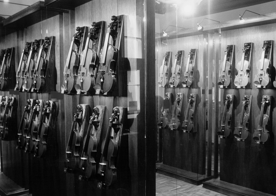 118 instruments from 19 countries were delivered to competition office and evaluated by the jury during the event.