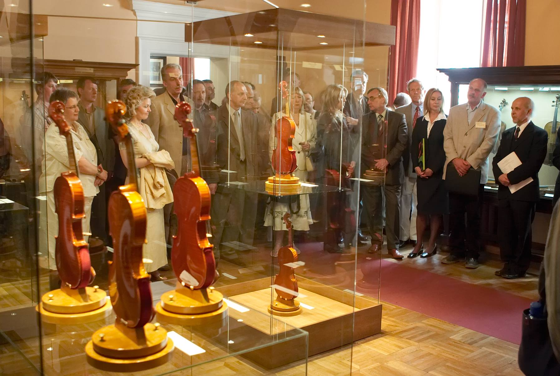 Nagrodzone skrzypce umieszczono na pokonkursowej Wystawie w Muzeum Instrumentów Muzycznych.