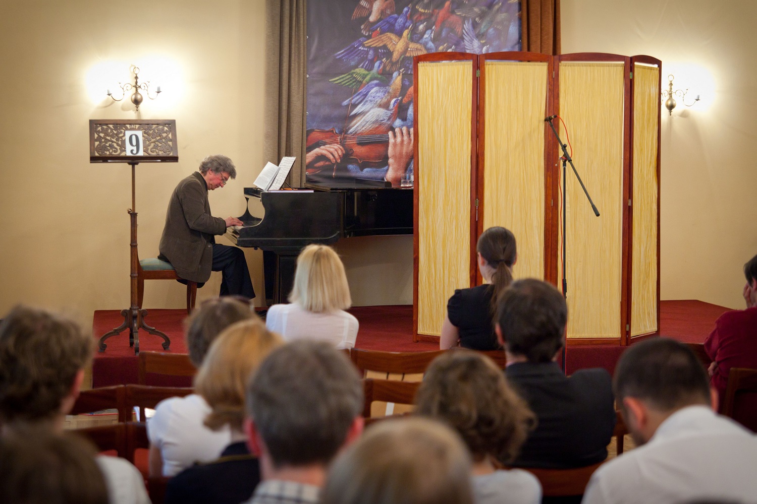 Acoustic evaluation of instruments. Andrzej Tatarski – pianist.