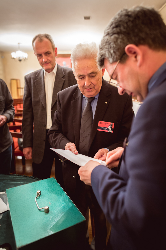 Opening envelopes containing names of violin makers. From left: Waldemar Łyś - competition interpreter, Andrzej Wituski - director of the Competition, Raymond Schryer - Chairman of the Jury.