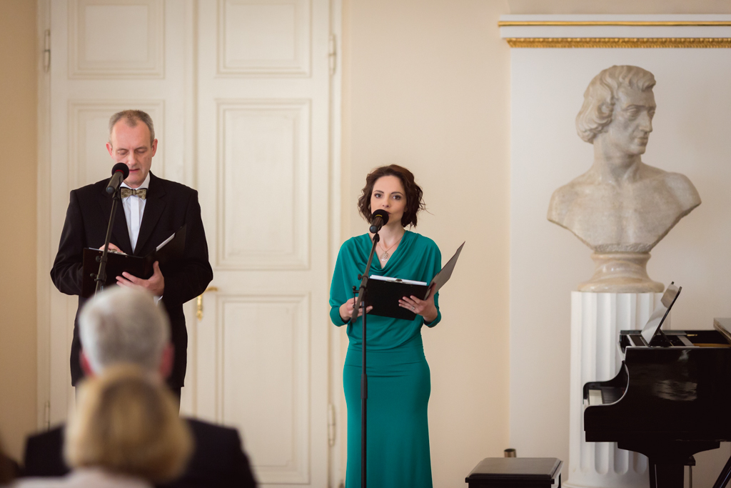 Ceremonia wręczenia nagród, Sala Biała Urzędu Miasta Poznania (14.05.2016). Prowadzący: Cecylia Matysik-Ignyś, Waldemar Łyś - tłumaczenie