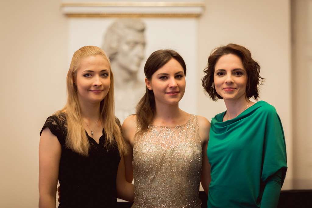 Amelia Maszońska, Celina Kotz, Cecylia Matysik-Ignyś. Ceremonia wręczenia nagród i koncert na nagrodzonych instrumentach, Sala Biała Urzędu Miasta Poznania (14.05.2016)