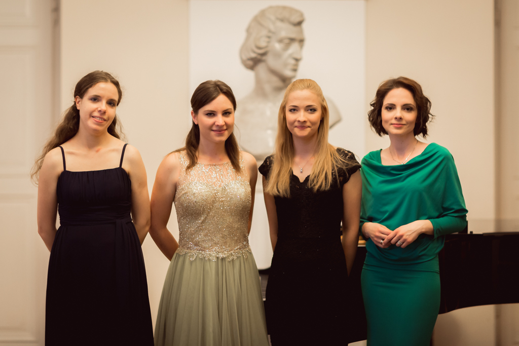Joanna Kreft, Amelia Maszońska, Celina Kotz, Cecylia Matysik-Ignyś. Ceremonia wręczenia nagród i koncert na nagrodzonych instrumentach, Sala Biała Urzędu Miasta Poznania (14.05.2016)