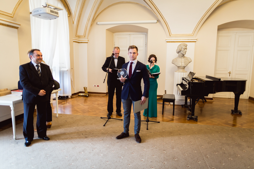 Piotr Pielaszek, Bartosz Bryła, Waldemar Łyś Cecylia Matysik-Ignyś. Ceremonia wręczenia nagród, Sala Biała Urzędu Miasta Poznania (14.05.2016)
