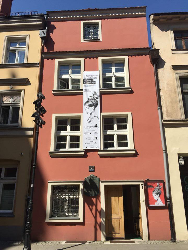 Banner with a poster designed by Andrzej Pągowski hanging on a building belonging to the organiser of the International Henryk Wieniawski Competitions - Henryk Wieniawski Musical Society in Poznań (06.05.2016)