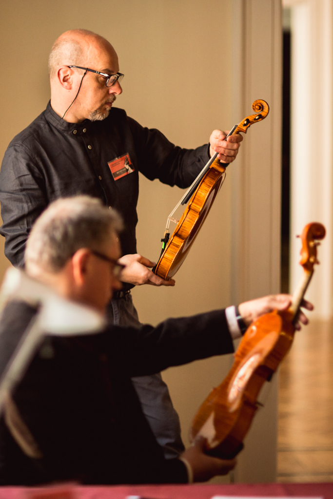 Pierwszy kontakt z instrumentami konkursowymi - jurorzy Dante Fulvio Lazzari oraz Wojciech Łukasz (08.05.2016)