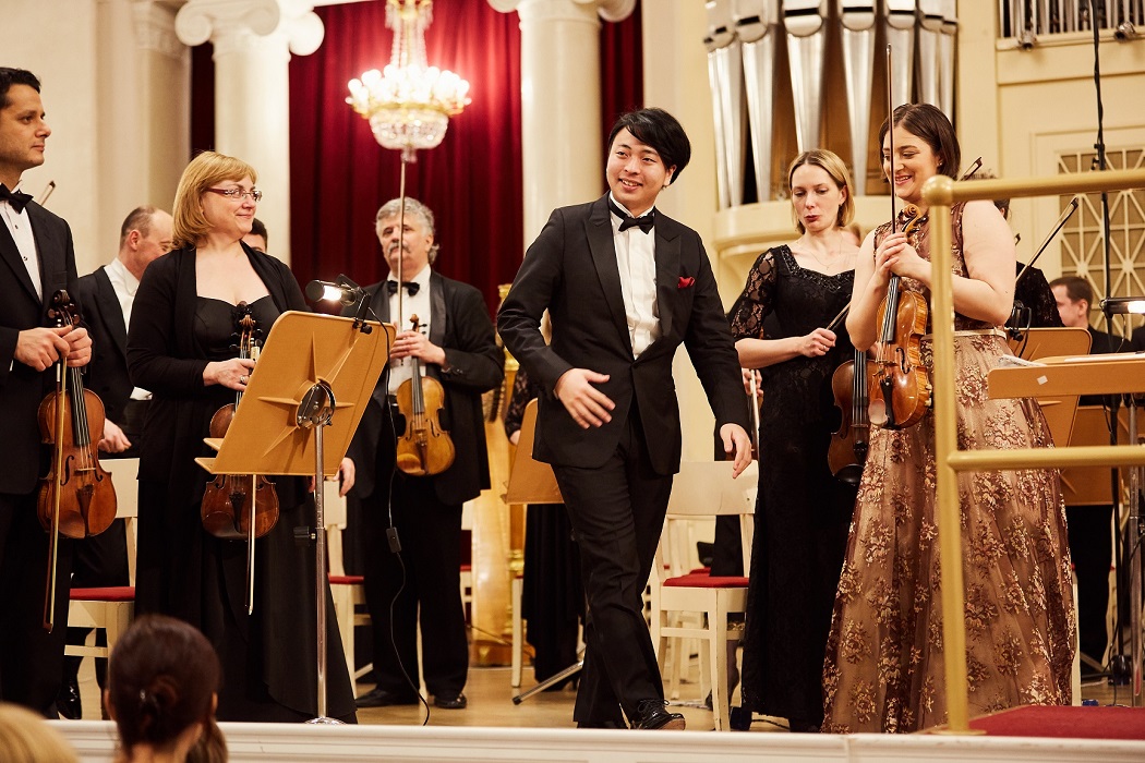 Seiji Okamoto, Veriko Tchumburidze, Akademicka Orkiestra Symfoniczna w Sankt Petersburgu pod dyr. P. Sułkowskiego. II International Violin Festival (violinfest.org). Fot. Daniil Rabovsky.