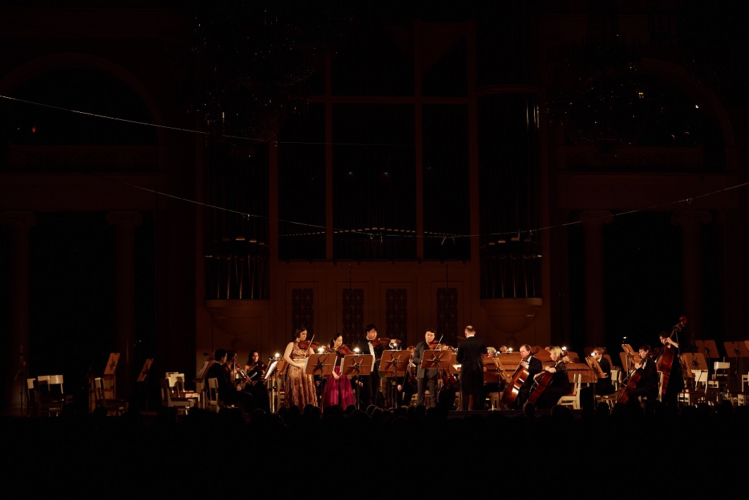 Maxim Vengerov i Laureaci 15. Konkursu Wieniawskiego, Akademicka Orkiestra Symfoniczna w Sankt Petersburgu pod dyr. P. Sułkowskiego. II International Violin Festival (violinfest.org). Fot. Daniil Rabovsky