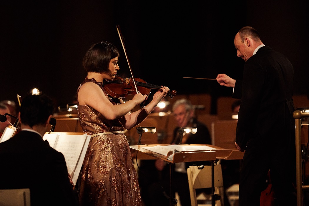 Veriko Tchumburidze, Akademicka Orkiestra Symfoniczna w Sankt Petersburgu pod dyr. P. Sułkowskiego. II International Violin Festival (violinfest.org). Fot. Daniil Rabovsky
