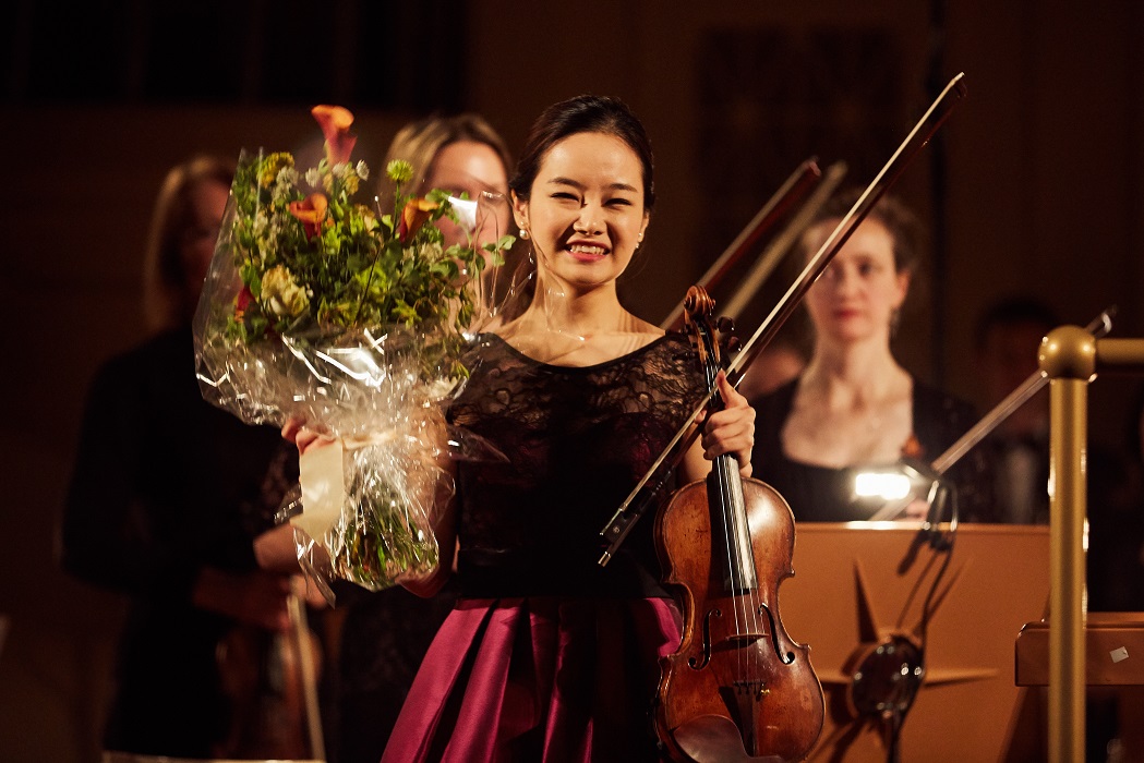 Bomsori Kim, Akademicka Orkiestra Symfoniczna w Sankt Petersburgu pod dyr. P. Sułkowskiego. II International Violin Festival (violinfest.org). Fot. Daniil Rabovsky