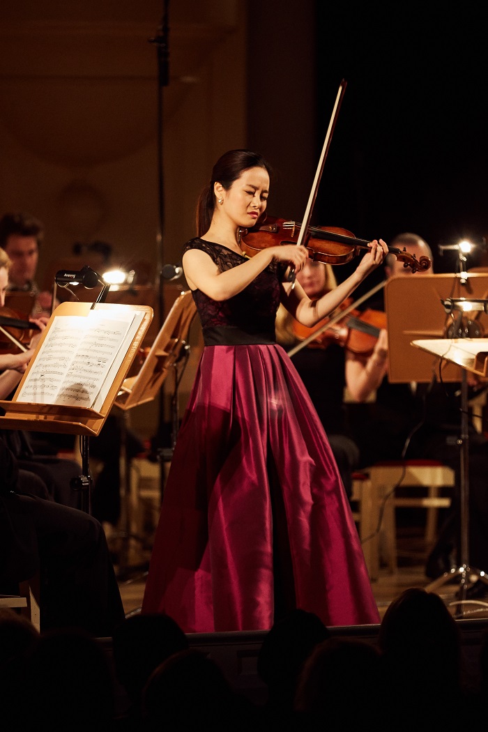 Bomsori Kim, Akademicka Orkiestra Symfoniczna w Sankt Petersburgu pod dyr. P. Sułkowskiego. II International Violin Festival (violinfest.org). Fot. Daniil Rabovsky