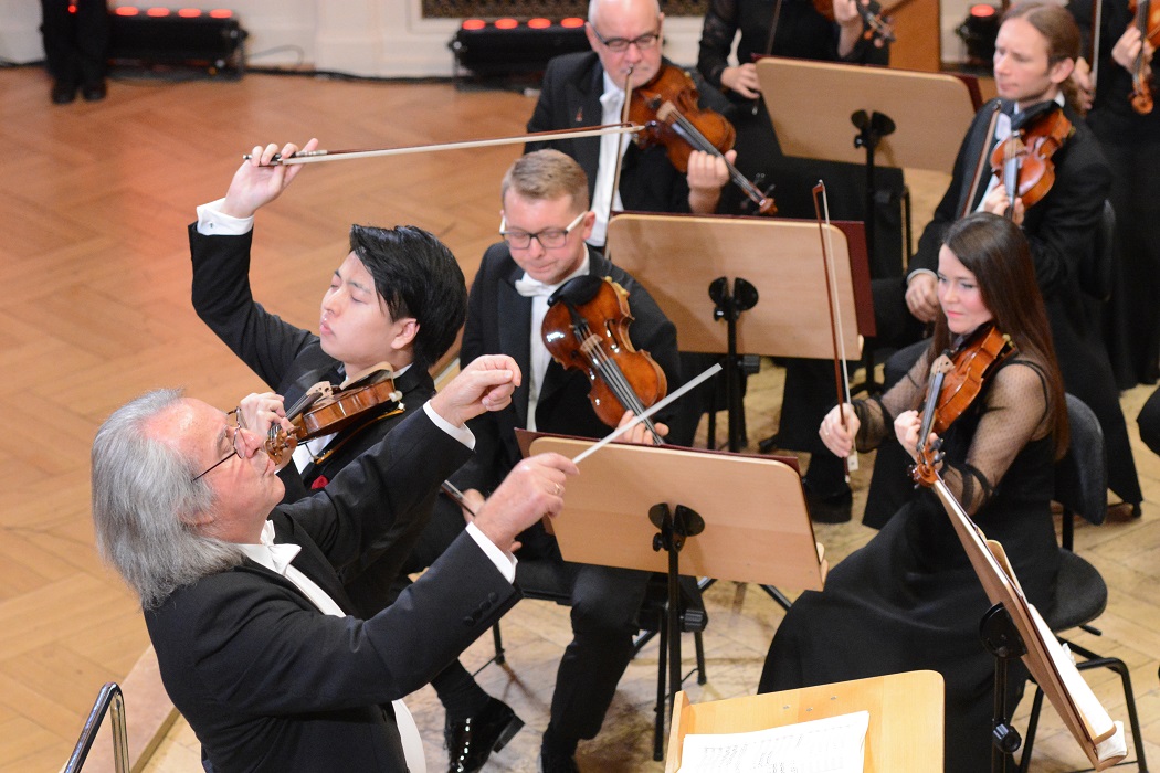 Seiji Okamoto. Filharmonia Poznańska pod dyr. M. Pijarowskiego. Fot. T. Boniecki