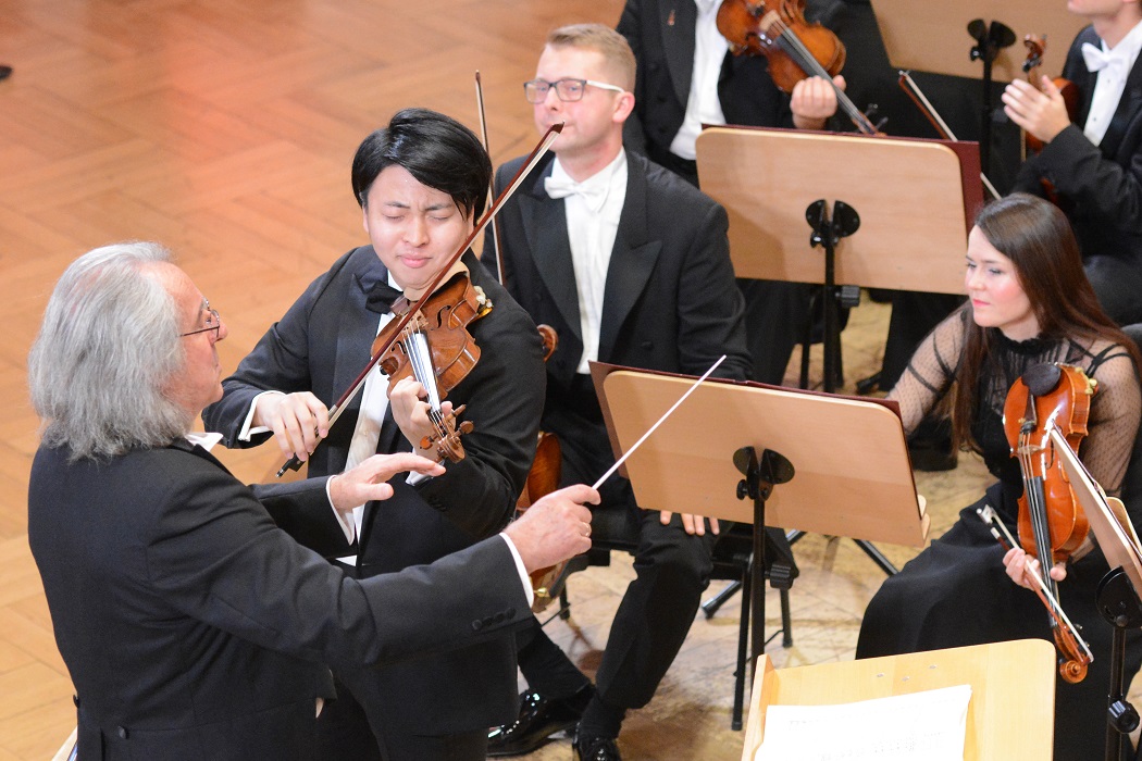 Seiji Okamoto. Filharmonia Poznańska pod dyr. M. Pijarowskiego. Fot. T. Boniecki